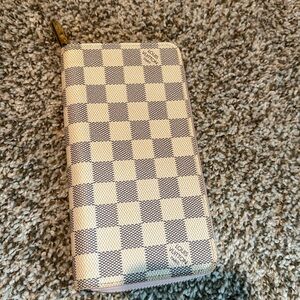 Louis Vuitton zippy wallet monogram in pink